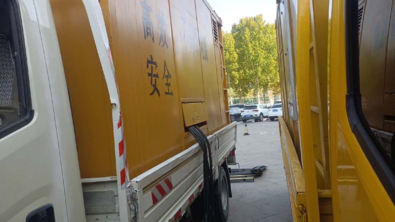 改则如何判断柴油发电机组和UPS电源的切换时间是否符合要求？